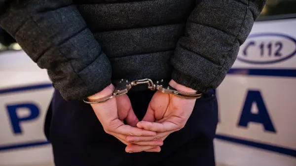 Bărbat din Toflea, arestat 30 de zile după ce și-a bătut și sechestrat iubita de 19 ani