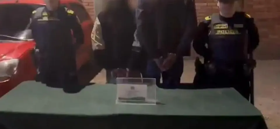 Dos hombres capturados con carro robado en Bosa; tenían antecedentes por homicidio