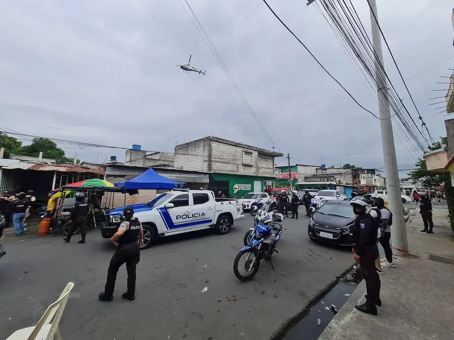Megaoperativo policial con helicóptero y drones en seis distritos de Guayaquil