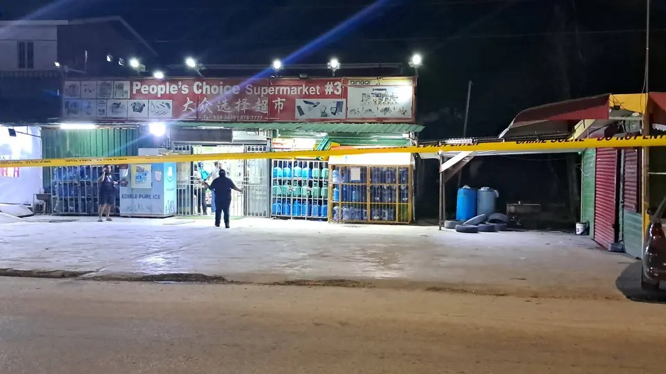 Police Gunfire Kills One Robber at Georgetown Supermarket; Two Escape