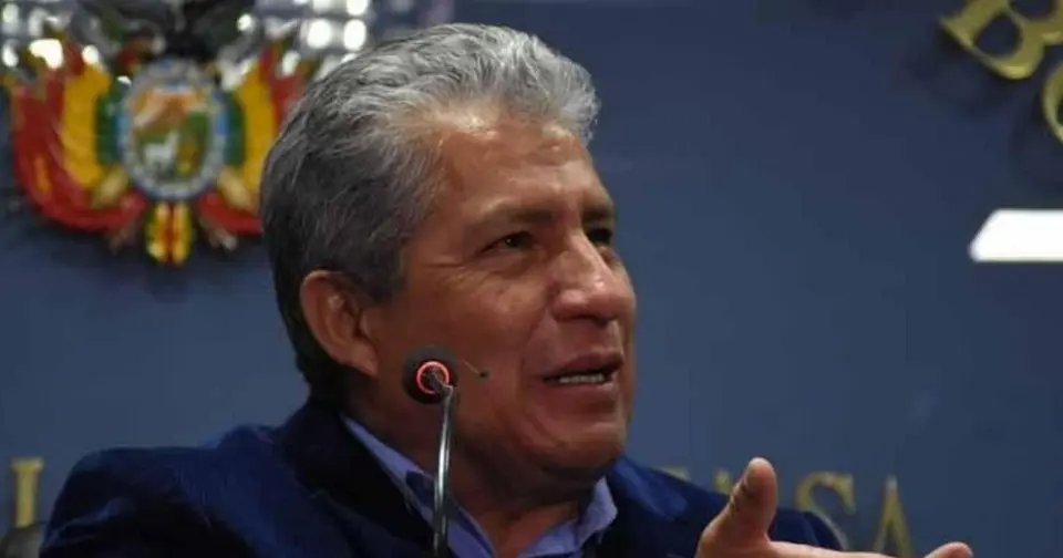 Fiscalía analiza denuncia del Ejército contra exministro Novillo por explosiones en Viacha