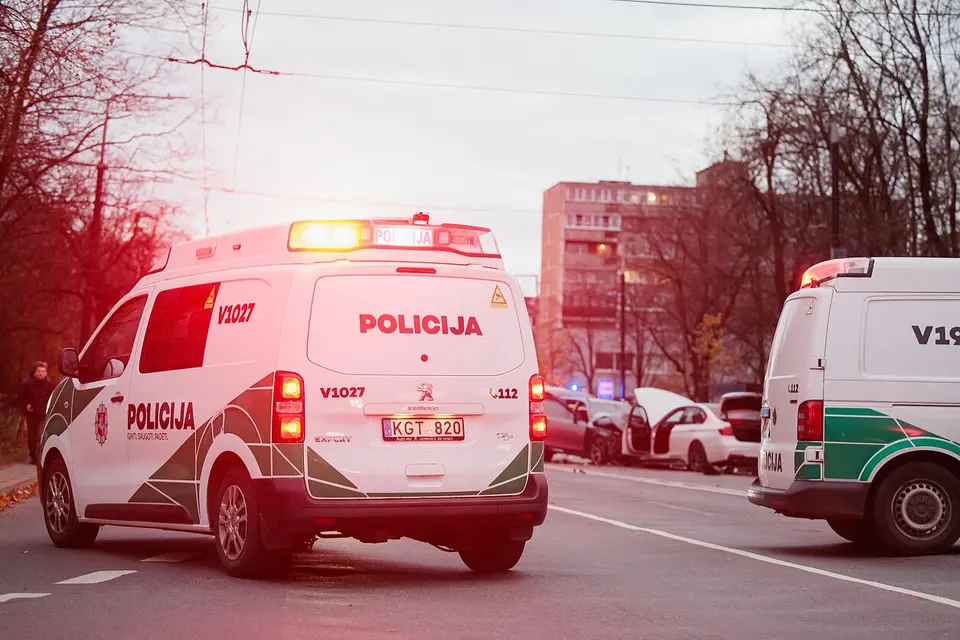 Body of woman found on road in Pilviškiai, investigation launched