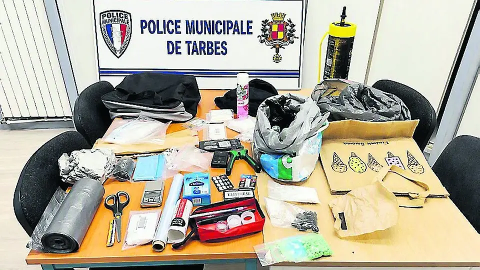 Tarbes: suspect abandons bag of drugs while fleeing municipal police