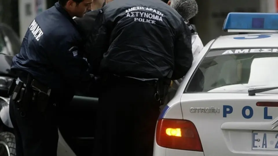 Σύλληψη 17χρονου για απόπειρα ληστείας αλυσίδας σε γυναίκα στον Άγιο Παντελεήμονα