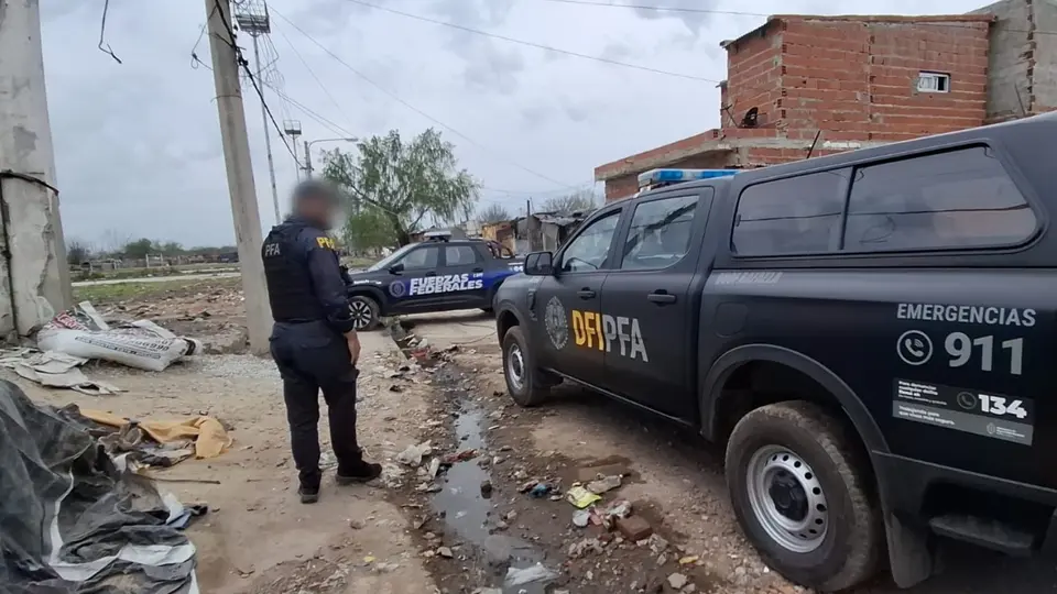 Cuatro mujeres vinculadas a "Los Monos" detenidas por venta de drogas cerca de una escuela en Rosario