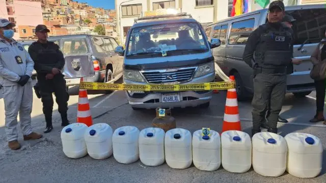 Dos mujeres detenidas por transporte ilegal de gasolina en La Paz