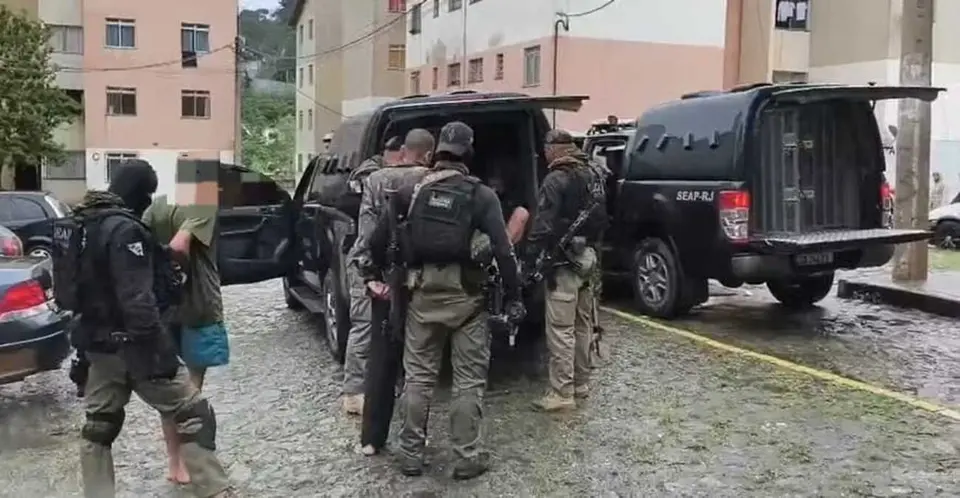 Quatro homens detidos por tráfico de drogas no bairro Candelária, em Volta Redonda