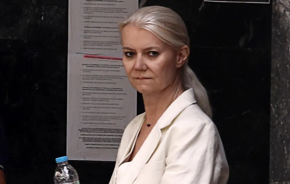 Defendant doctor in Mazwonakis trial collapses – ambulance at courthouse