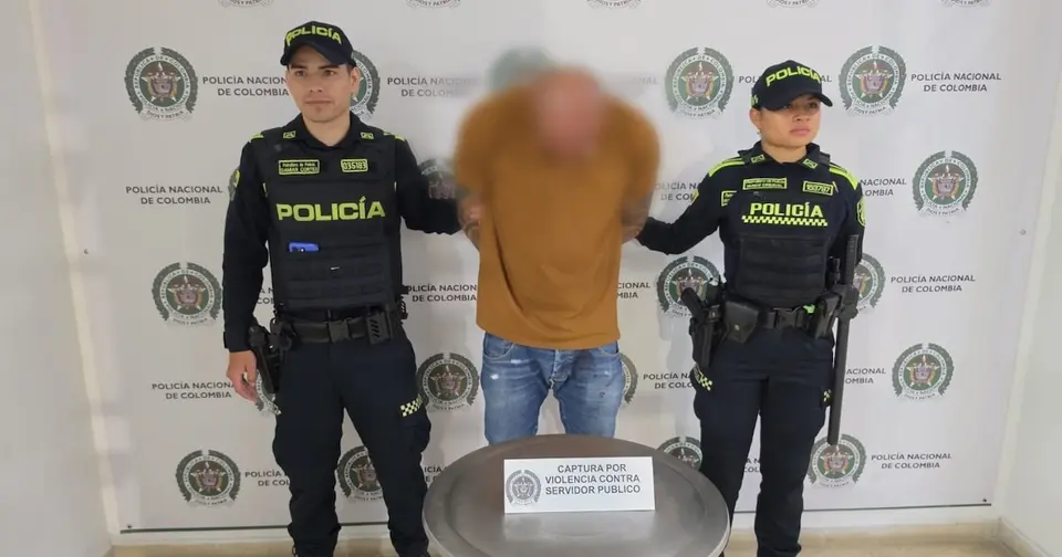 Hombre agrede a tres agentes de tránsito en Sabaneta y es capturado con ayuda de cámaras