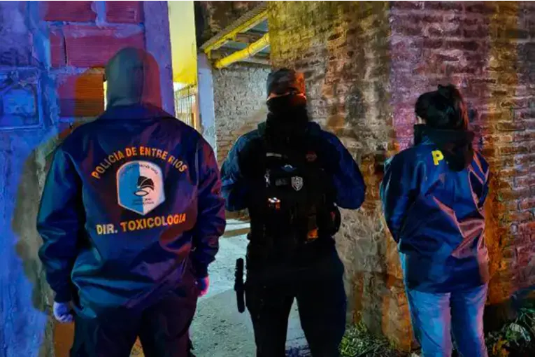 Uruguayo buscado por homicidio detenido en Colón con cocaína y $101.000