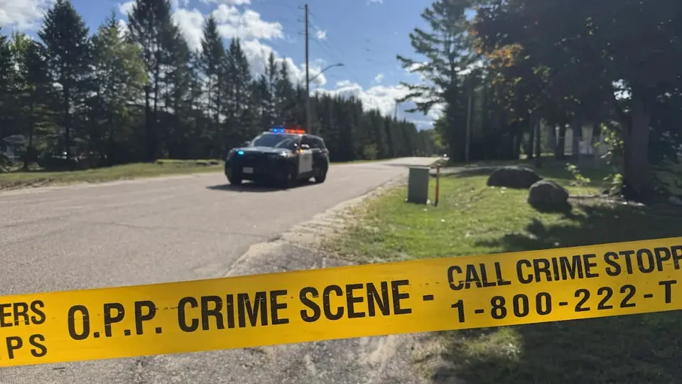 Agression au couteau à Deep River : suspect toujours en fuite, enquête en cours