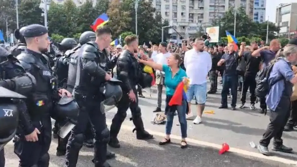 55 de persoane ridicate după violențele din Piața Victoriei, cinci noi reținuți