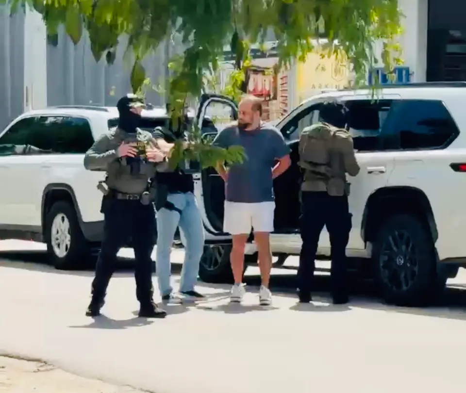 Xavier Jordán Mendoza detenido por ICE en Miami y recluido en Luisiana