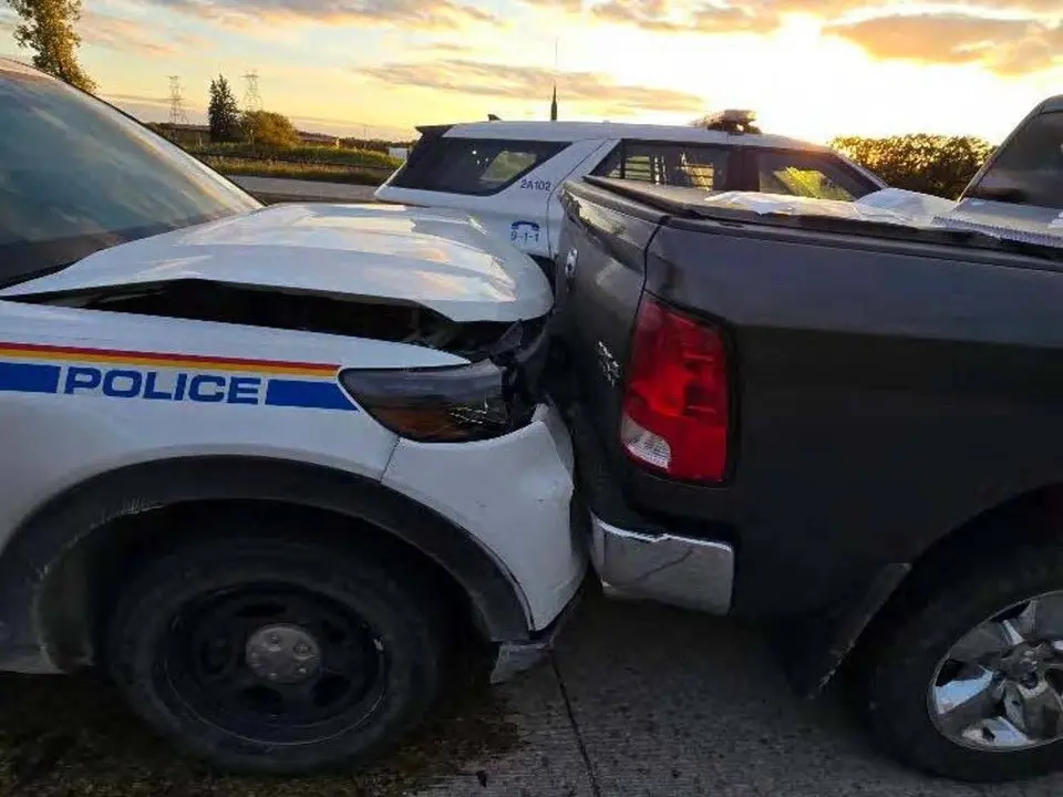 Armed North Dakota man flees CBSA, leads RCMP on high-speed chase near Winnipeg