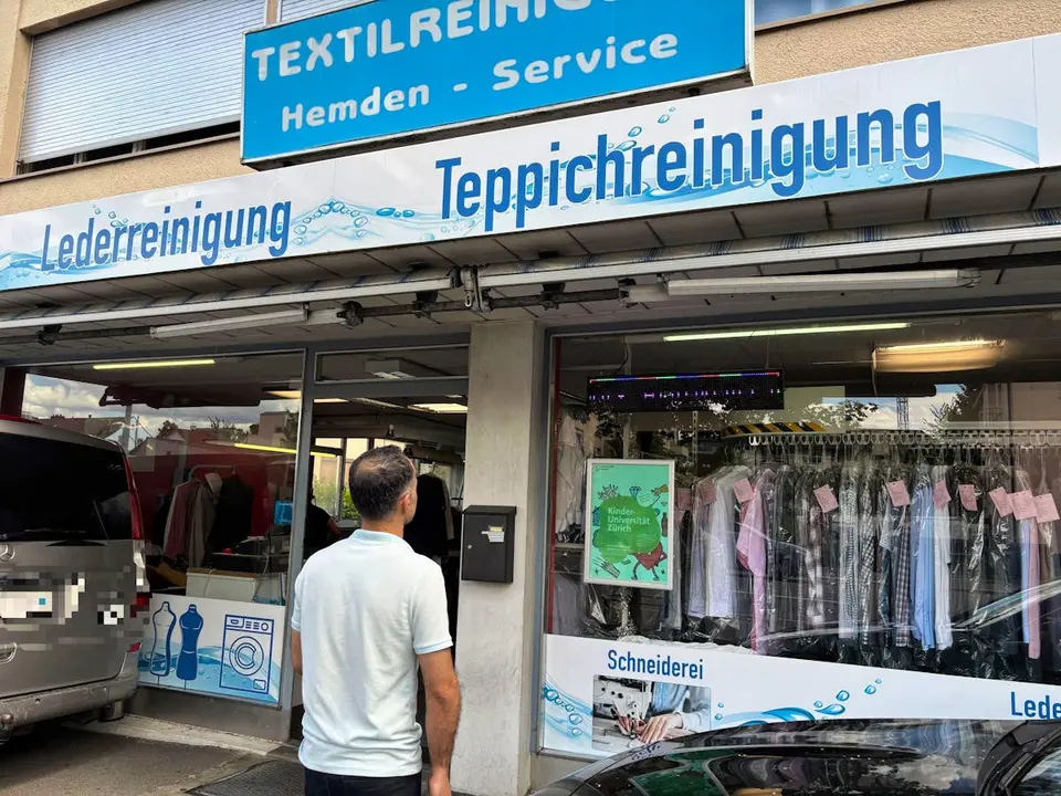 55-year-old man attacks former boss with knife at Zurich textile cleaning business