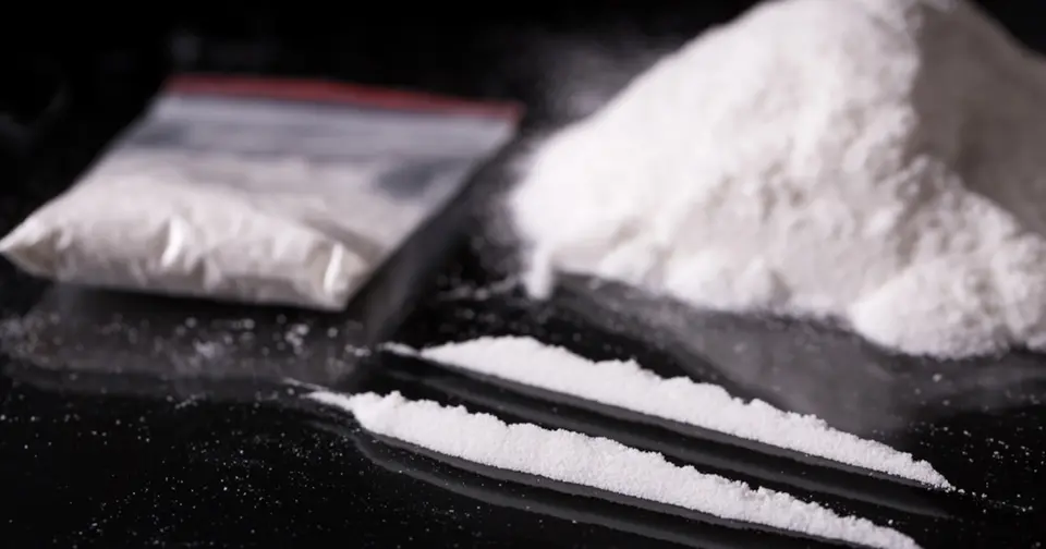 Alcohol and cocaine evening in Huy: theft and knife threats before correctional court