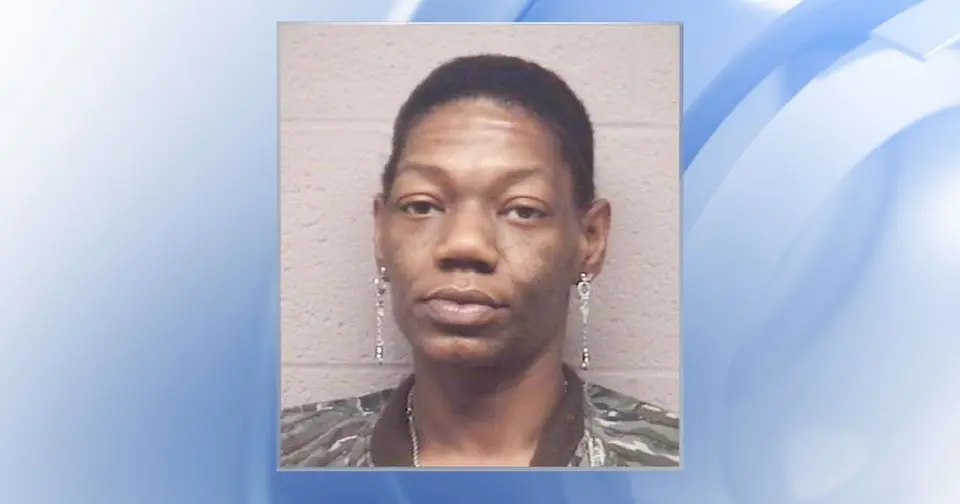 Carrboro stabbing suspect Keila Quarles, 33, at large after late-night attack