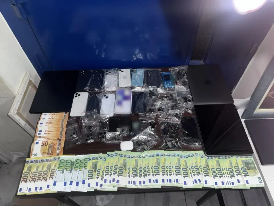 Κλεμμένες ηλεκτρονικές συσκευές σε αποθήκη στον Άγιο Παντελεήμονα – Δύο αλλοδαποί συνελήφθησαν