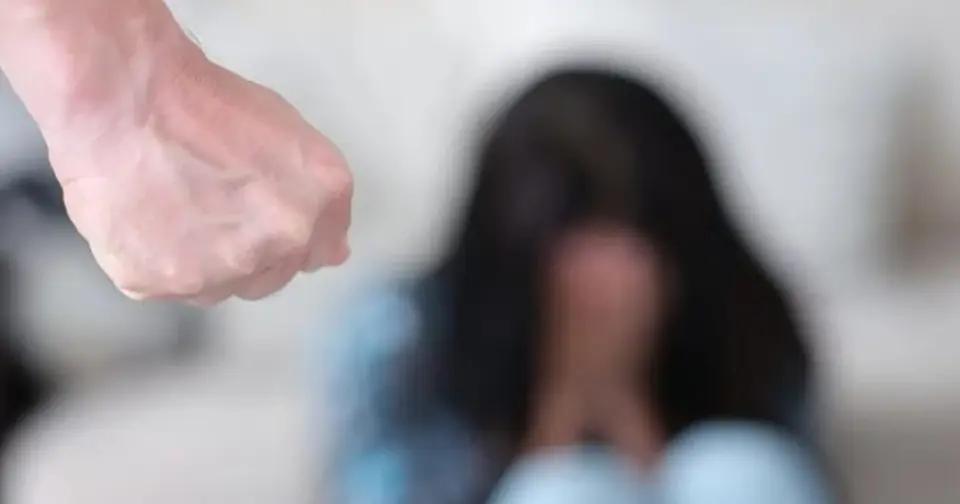 Σύλληψη 26χρονου για επίθεση με ρόπαλο σε πρώην σύντροφο και πατέρα στον Πύργο