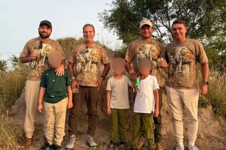 Flávio Bolsonaro fez safari na África do Sul com investigados de fraude no INSS