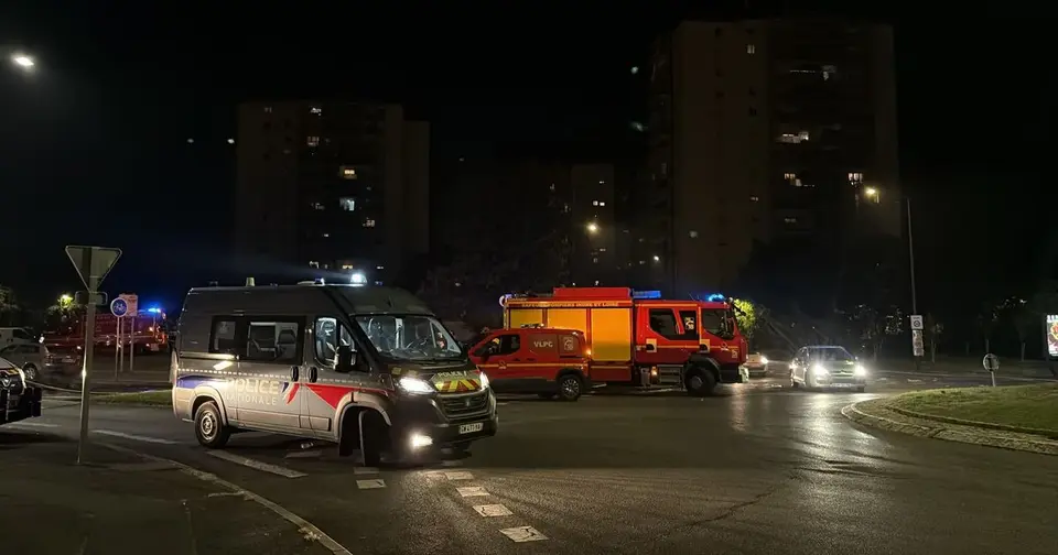 Riots in Saint-Pierre-des-Corps following collision between police car and motorcyclist