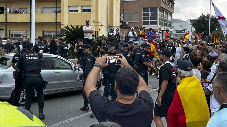 Disparos al aire en Ceuta para disolver protesta contra ONG Negu Gorriak