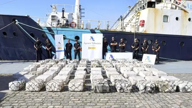 Κατάσχεση 2,1 τόνων κοκαΐνης σε κότερο στα ανοιχτά της Γαλικίας – τέσσερις συλλήψεις