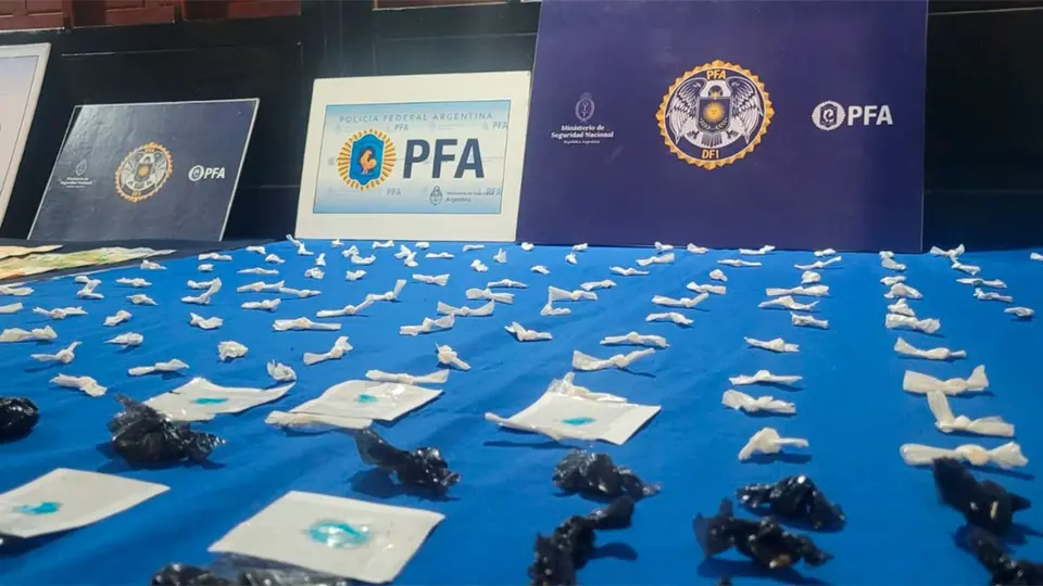 PFA desmantela narcobanda en Mendoza: cinco detenidos y más de 400 gramos de cocaína incautados