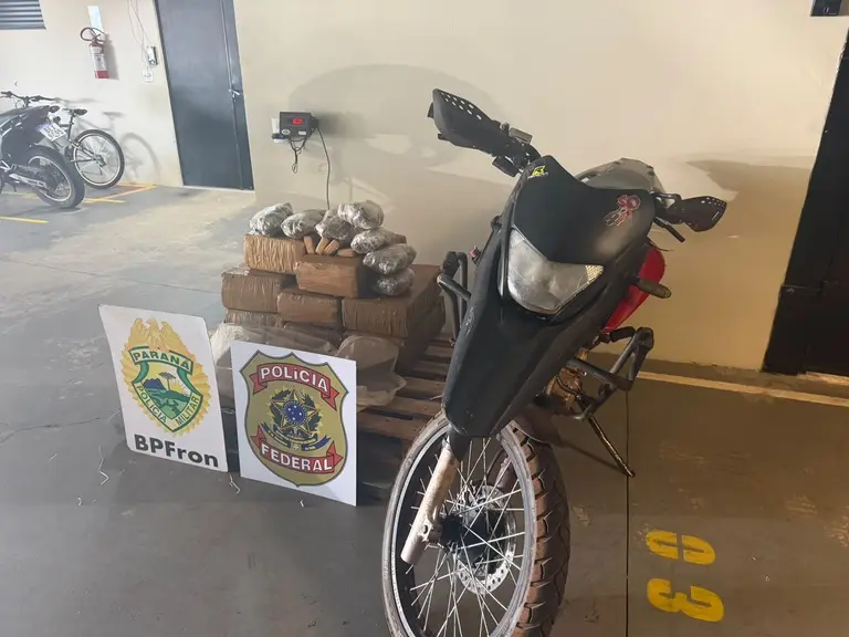 Apreensão de 150 kg de drogas em porto clandestino no Rio Paraná, em Guaíra
