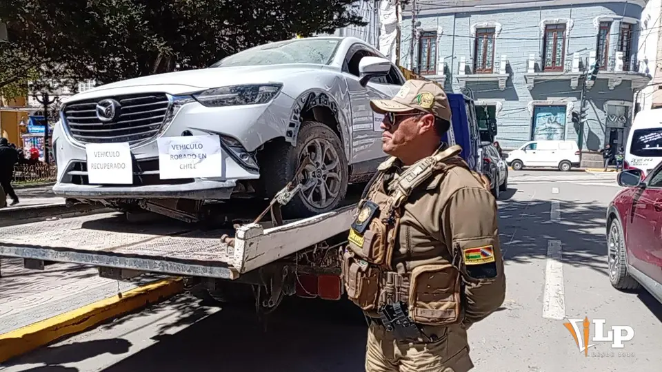 Policía recupera en Challapata vehículo robado en Chile mediante inteligencia y georreferenciación