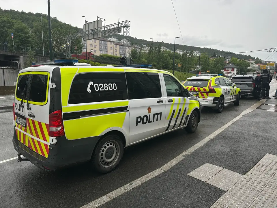 Large police operation at Damsgård in Bergen – two men arrested with gas weapon