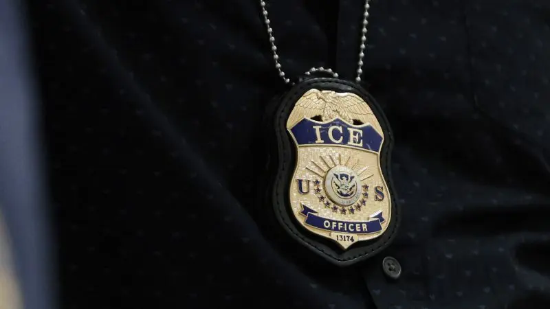 ICE Agents Detain US Citizen in Evanston, Illinois, Leaving Him Injured
