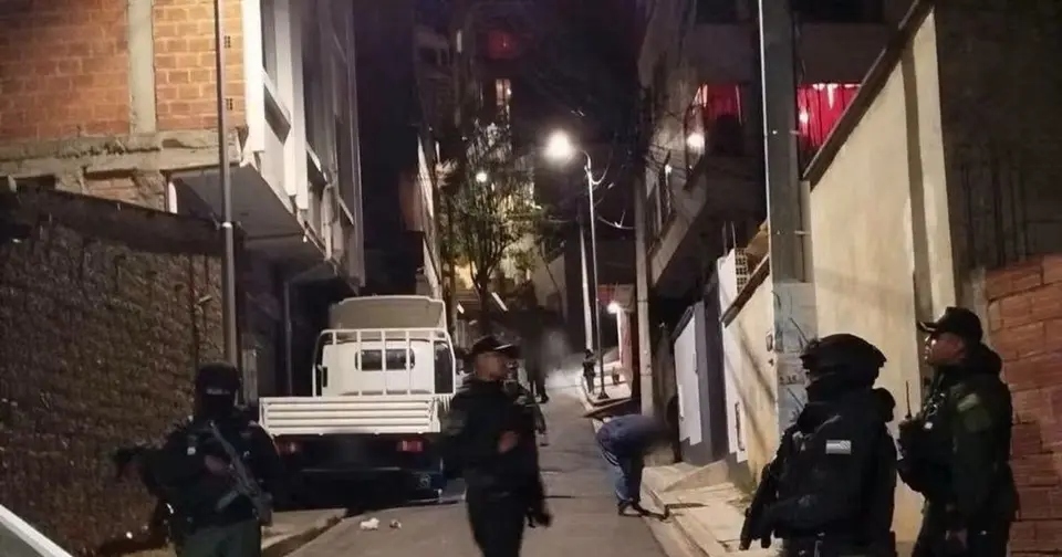 Asalto a cambista en Villa San Antonio: cuatro encapuchados roban $us 4.000 y Bs 11.000