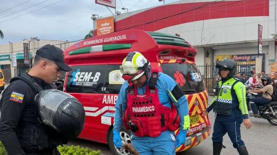 Venezuelan wounds police officer with knife in Guayaquil and is shot in hip