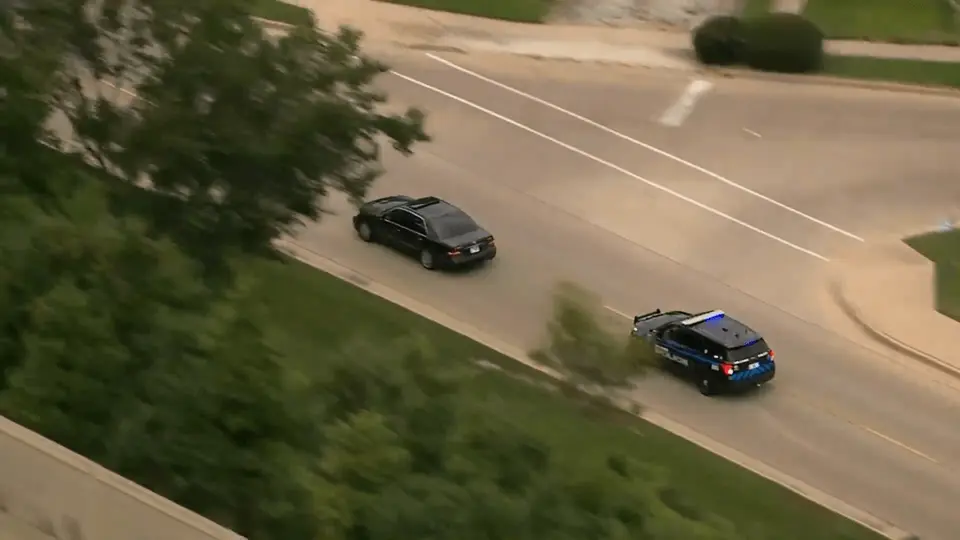 Police chase on Eisenhower Expressway ends in arrest after suspect loses tyre