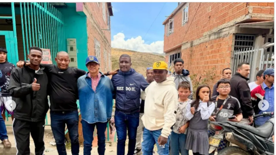 Petro visita Ciudad Bolívar tras muerte de Donovan Balanta y acusa a la Fuerza Pública