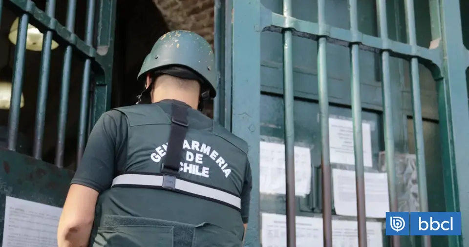 Cuatro funcionarios de Gendarmería detenidos por fraude al fisco en tres regiones