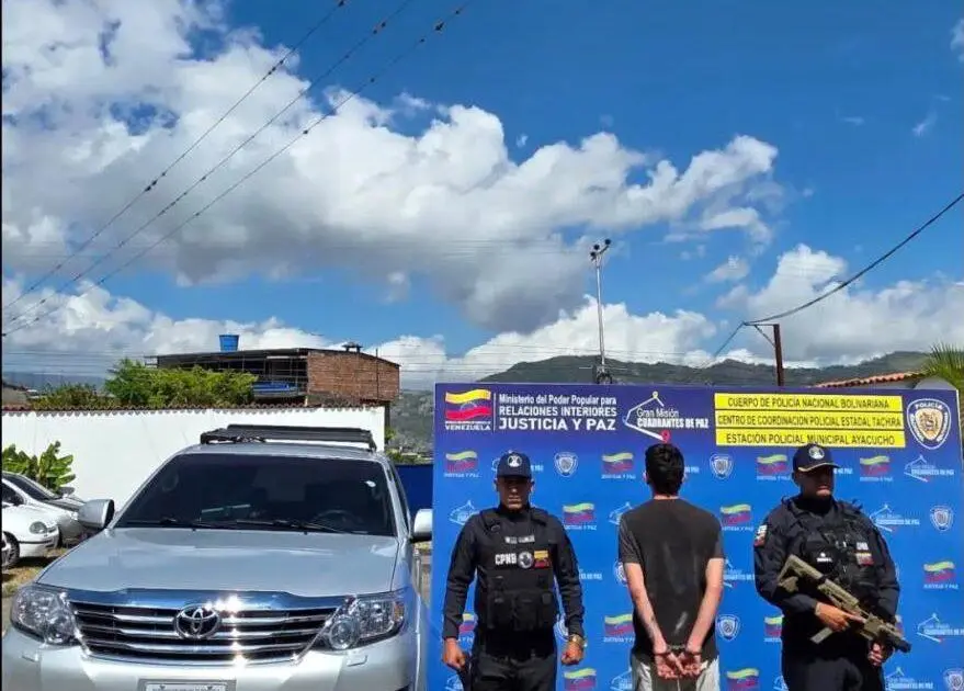 Conductor ebrio arrolla a motociclista en San Juan de Colón y huye tras persecución policial