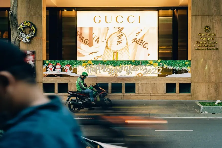 Two Romanians tried in Bucharest for sale of stolen Gucci clothing from Italy