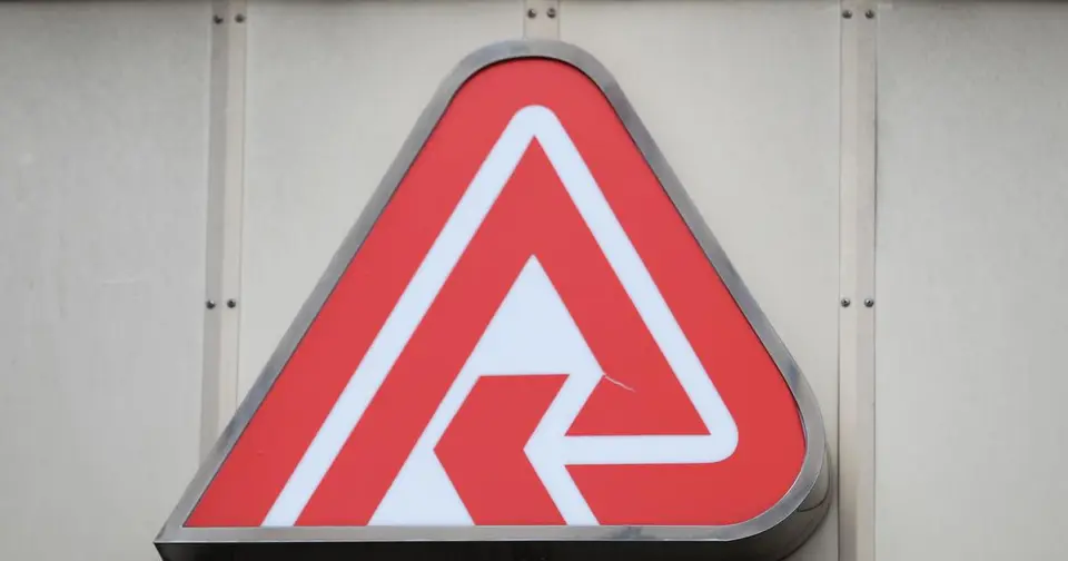 Policie zasahuje u VZP a deseti farmaceutických firem, zadržen bývalý náměstek