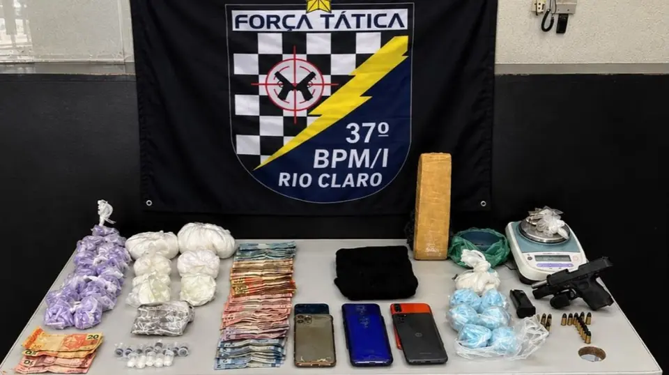 Foragido preso com cocaína, pistola e R$ 5,8 mil em apartamento em Rio Claro (SP)