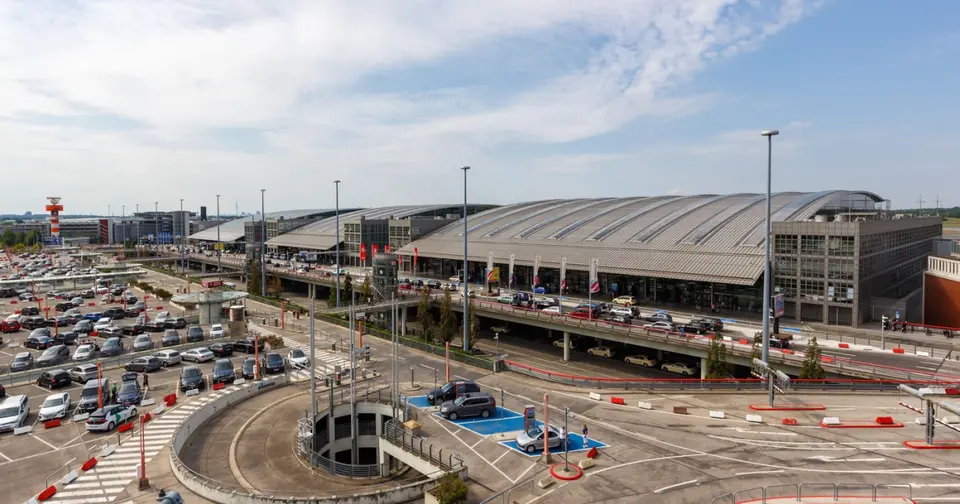 Sicherheitszone am Hamburger Flughafen wegen Polizeivorfalls evakuiert