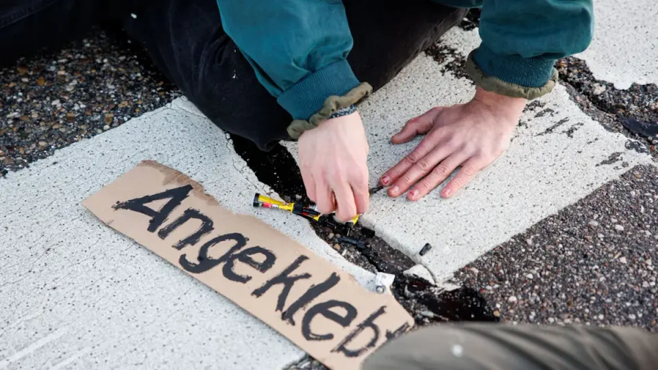 Climate activist at Munich airport: 100 hours of community service for Erding student