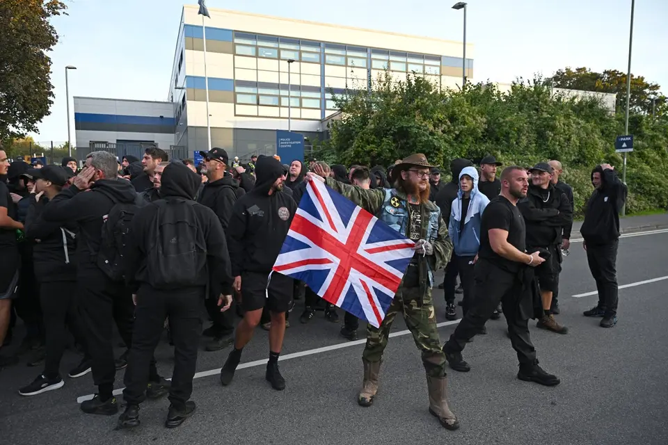 Danny Tommo arrested for slashing migrant dinghy, 300 protesters gather in Basingstoke