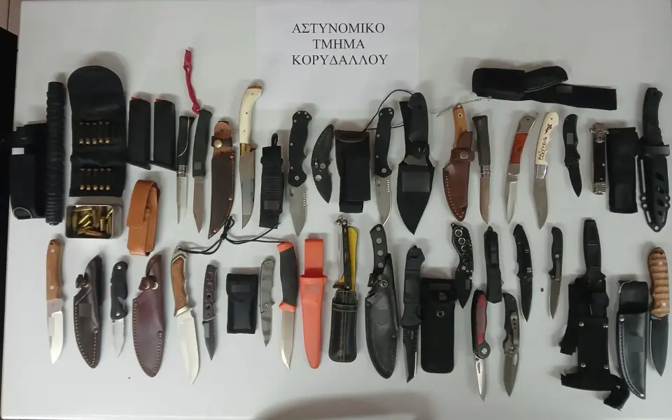 Arrest of 52-year-old in Korydallos for illegal possession of weapons