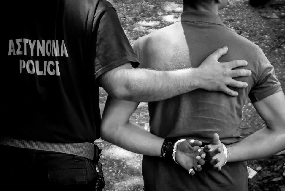 Σύλληψη 30χρονου Έλληνα για διακίνηση όπλων προς εγκληματική οργάνωση Dalton