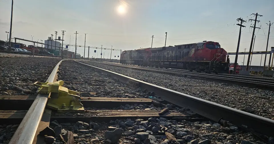 Saskatoon rail safety check leads to arrest of two Canada-wide wanted suspects