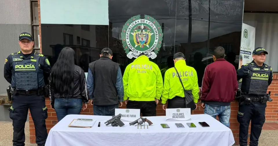 Cinco falsos policías capturados en Bosa con armas y documentos falsos