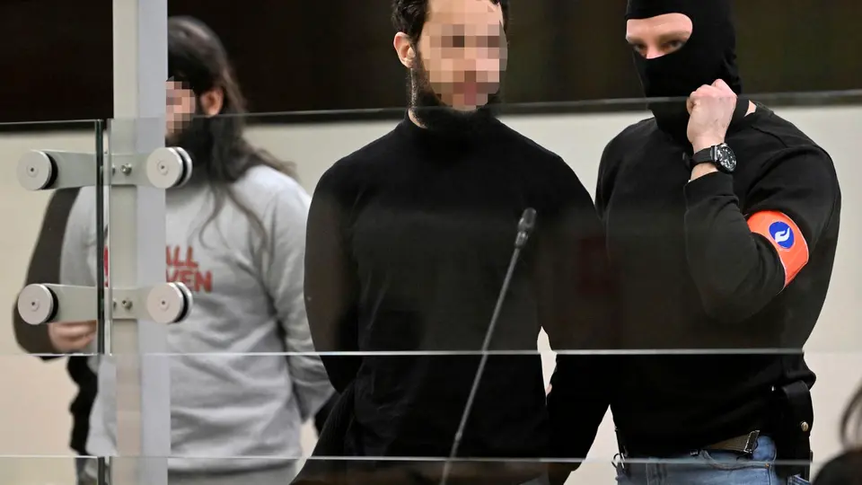 Salah Abdeslam : le tribunal valide le maintien des parloirs sous hygiaphone