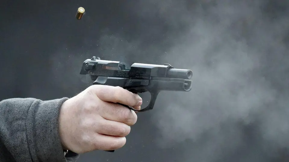 Festnahme in Merseburg: 31-Jähriger schießt mit Schreckschusswaffe und greift Polizisten an